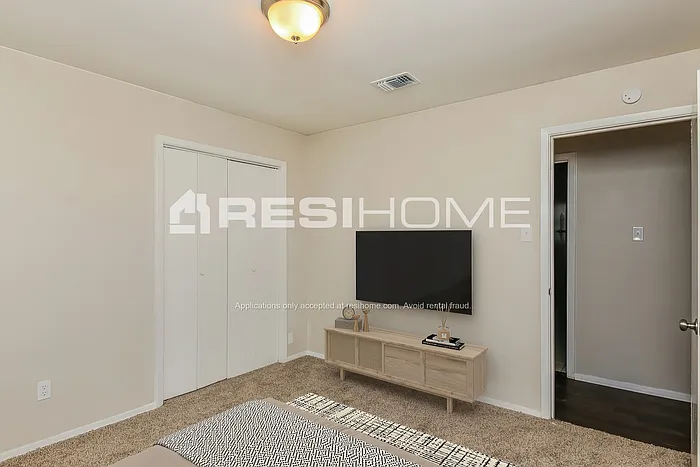 2125 Rockmoor Dr — Photo 11
