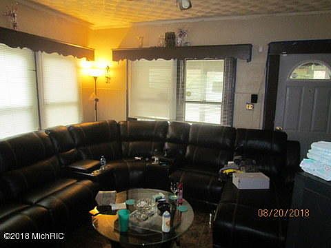4th image of 810 Woodbury Ave