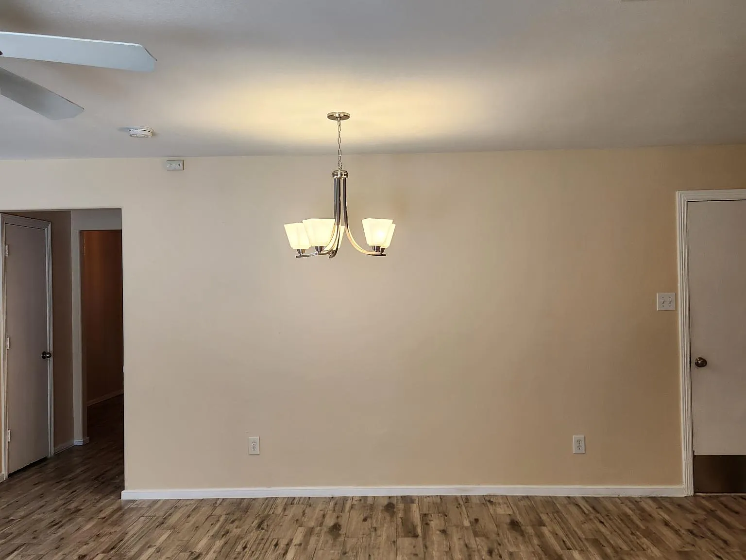 3 bed, 2.5 bath, 1842 sqft, $1,900 — Photo 3