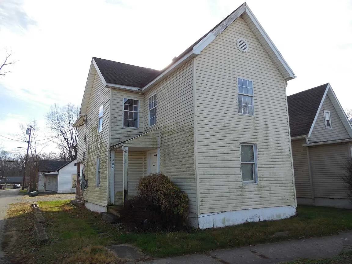 908 S Main St photo 1