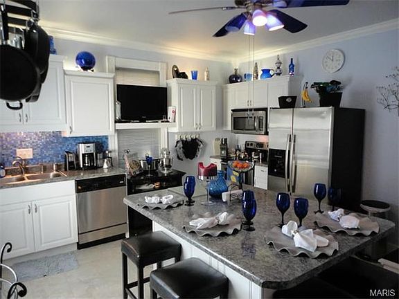 Kitchen remodeled in 2011! New SS Energy star appliances!