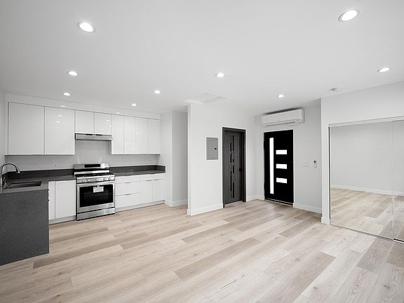 5th image of 14713 Archwood St