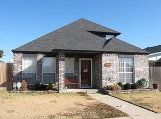 2504 Lakecrest Dr, Moore, OK 73170