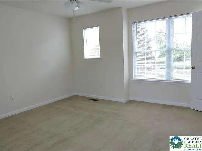 107 Highlands Blvd — Photo 17