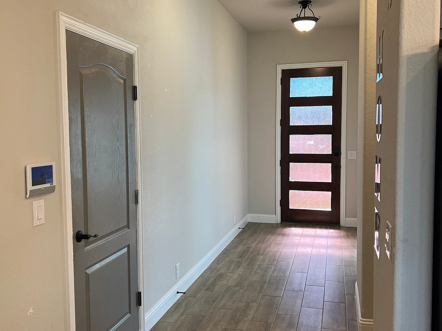 4 bed, 2044 sqft, $2,300 — Photo 2
