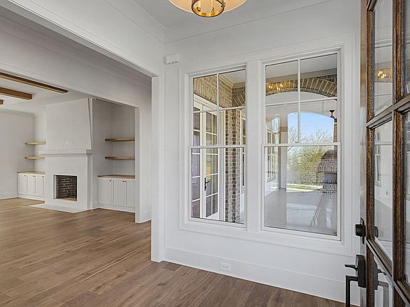 3rd image of 1067 William St Lot 2421