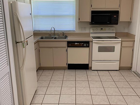 3rd image of 4456 Winter Oaks Ln