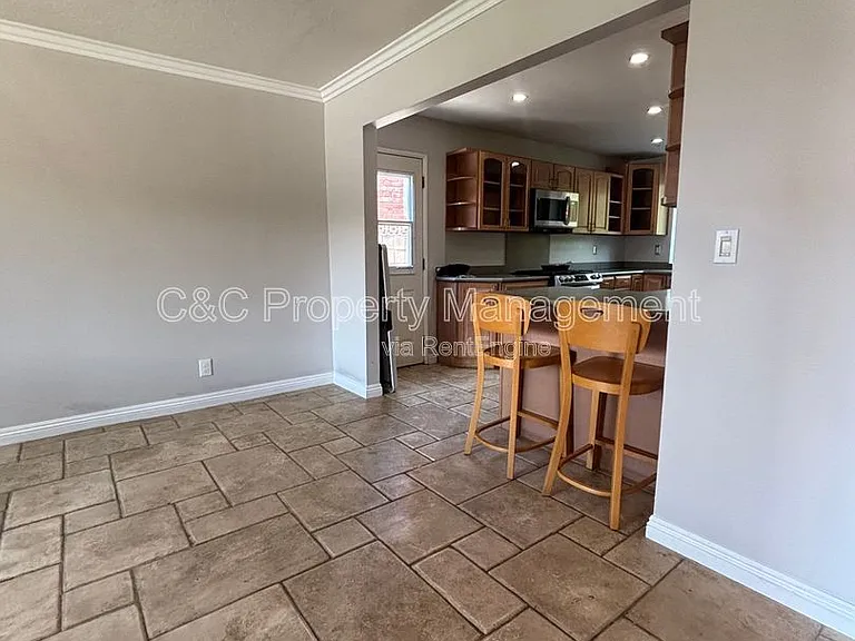 19010 Cliveden Ave — Photo 5