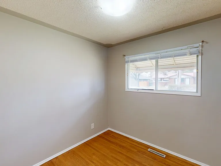 2528 Southwood Dr SE — Photo 7
