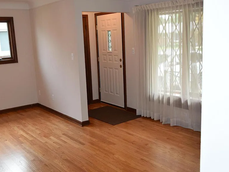 2459 Medford St — Photo 28