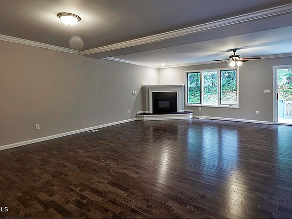3rd image of 244 Marigold Court