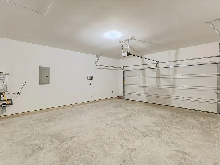 3918 Windy Whisper Dr — Photo 33