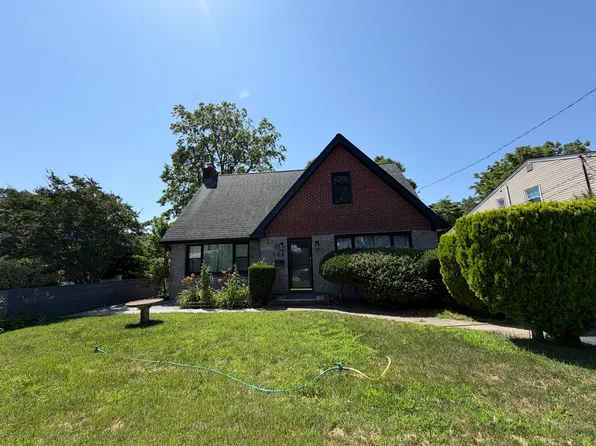 186 Wilson Ave, Westbury, NY 11590