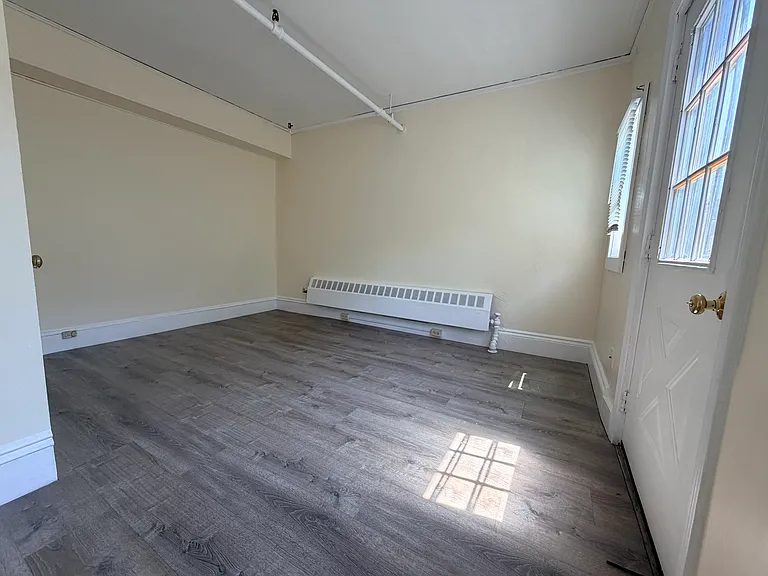 149 Strathmore Rd #6 — Photo 3