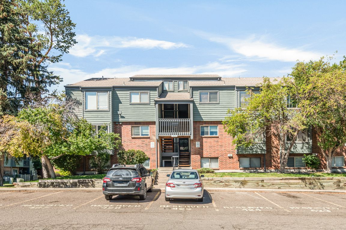 01-3656 S Depew St unit 305, Lakewood-01