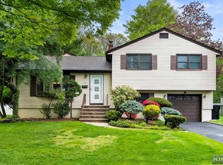 770 Wynetta Pl, Paramus, NJ 07652
