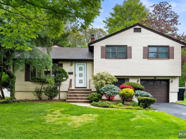 770 Wynetta Pl, Paramus, NJ 07652
