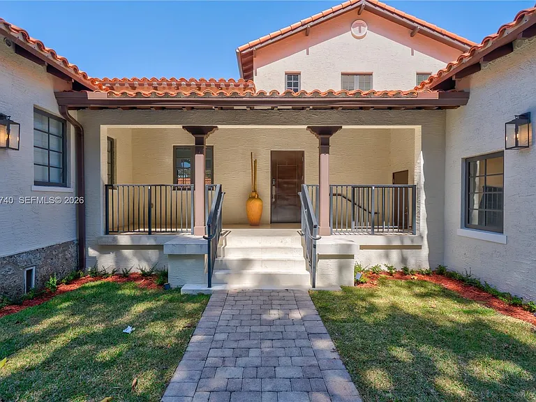 519 Alhambra Cir — Photo 7