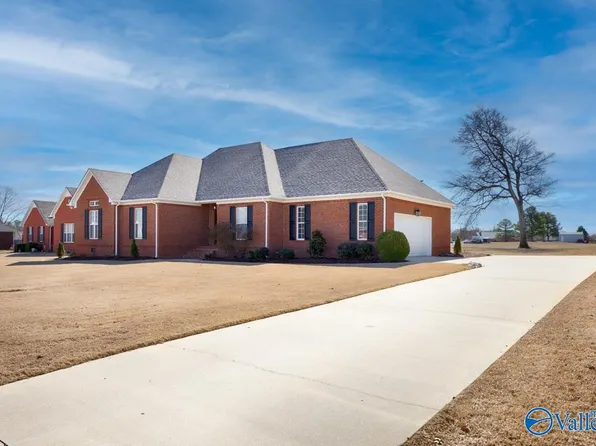 17916 Remington Dr, Athens, AL 35611