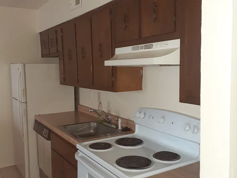 512 N Mendenhall Rd — Photo 11