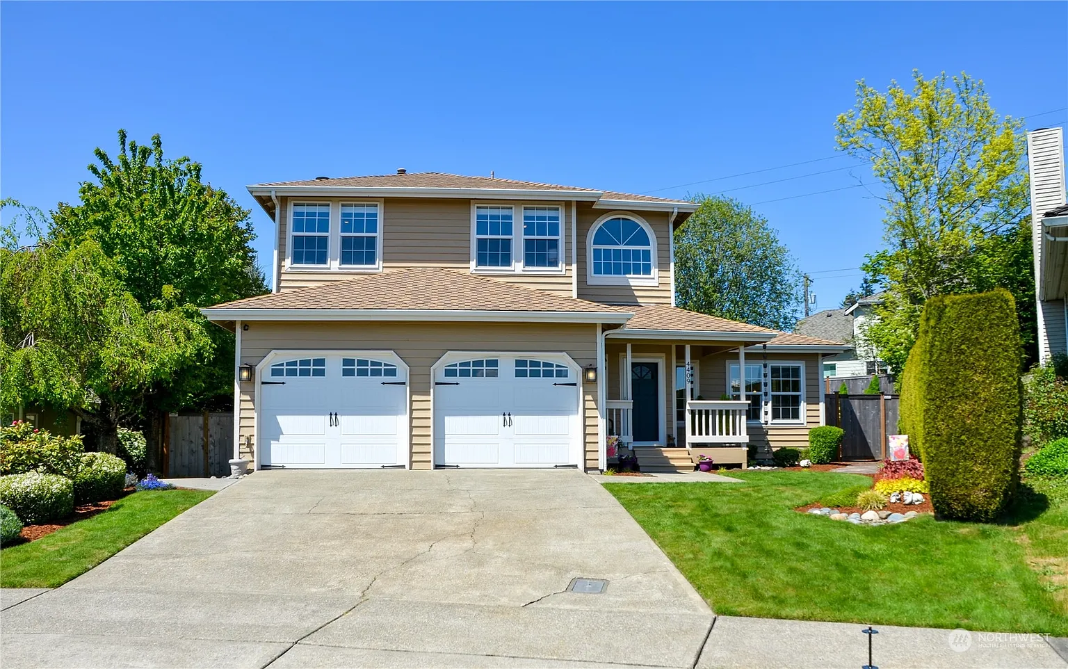 4409 Harbor Ridge Court NE photo 1
