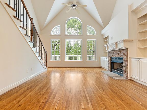 4th image of 1679 Oak Park Ln