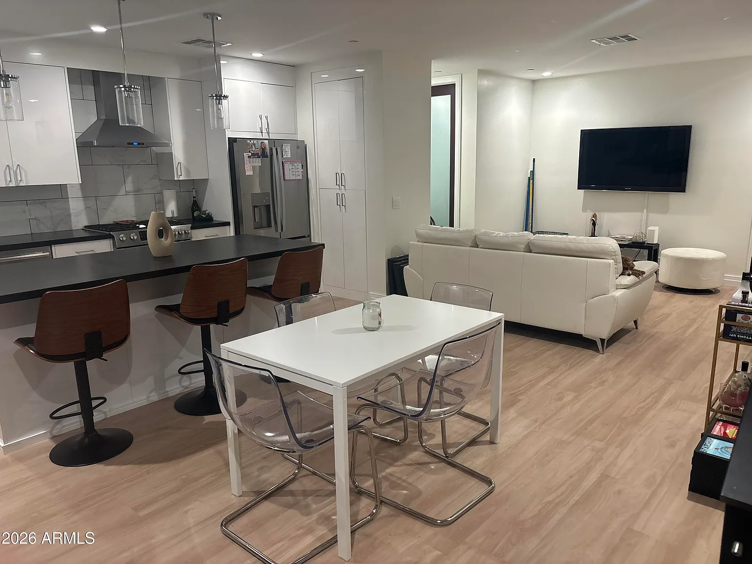 1 bed, 1.0 bath, 2207 sqft, $1,450 — Photo 4