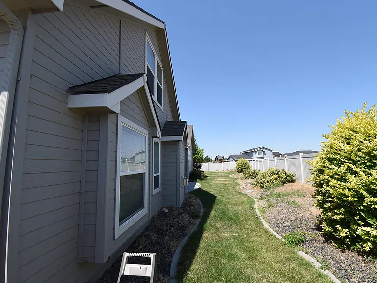 1828 E Serchio Ct — Photo 38