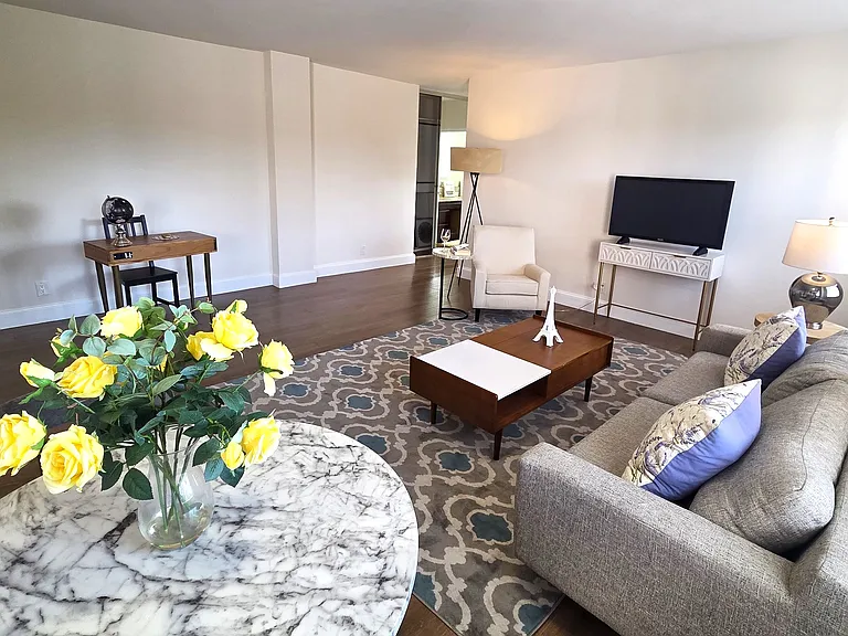 10401 Wilshire Building — Photo 10