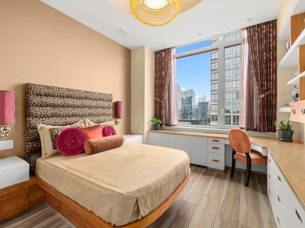 100 Riverside Boulevard image 23 of 37