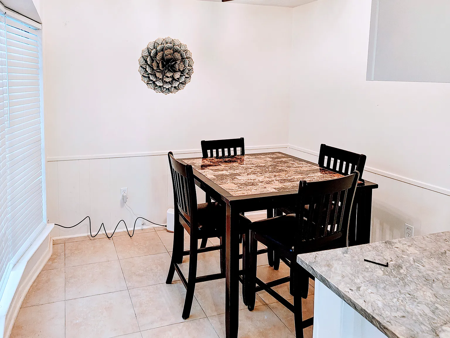 4 bed, 2.0 bath, 1862 sqft, $706 — Photo 4