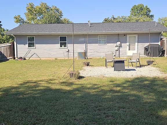 2nd image of 1934 Meadow Drive