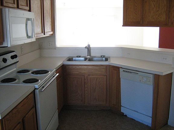 4th image of 30540 Midtown Ct