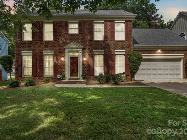 1633 Waterstone Ln, Charlotte, NC 28262