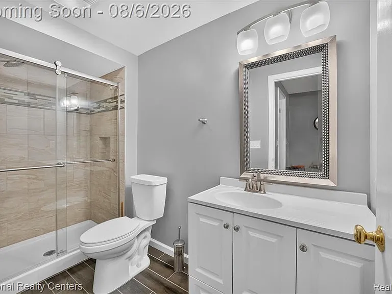 878 Yorktown Ct — Photo 14