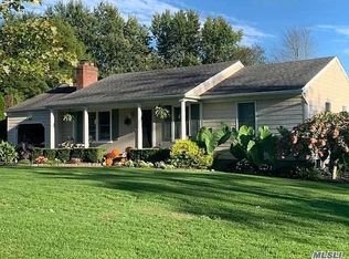 8 W Apollo Dr, Riverhead, NY 11901