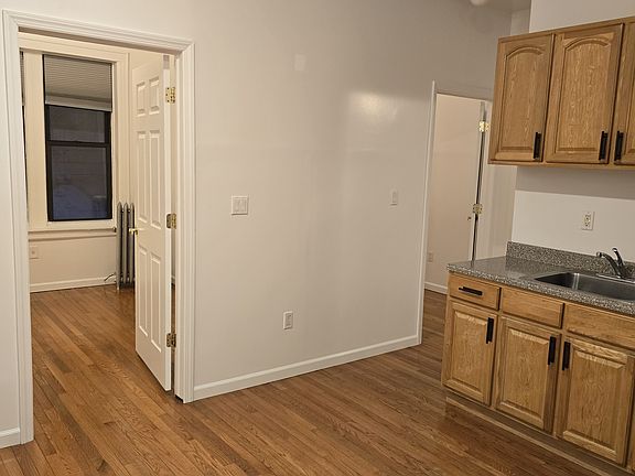 4th image of 30-91 35th St #1R