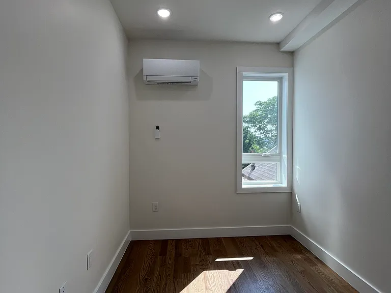 40 Lembeck Ave — Photo 10
