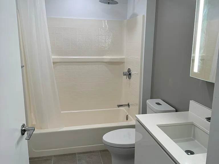 987 Queen St #3807 — Photo 3