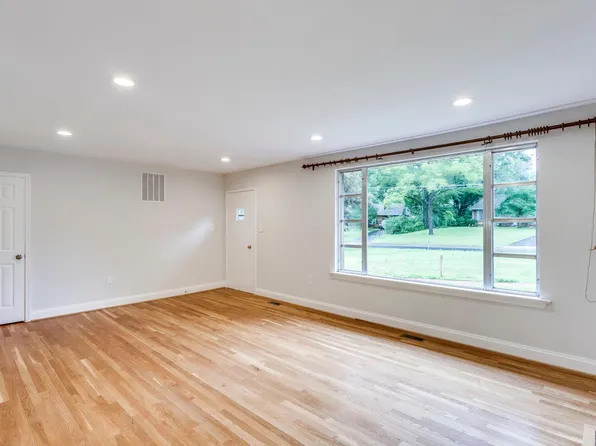 3610 Embassy Ln, Fairfax, VA 22030