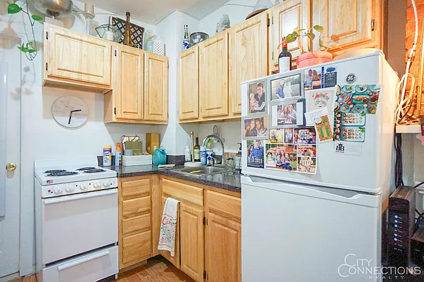 Rented by City Connections Realty | media 27