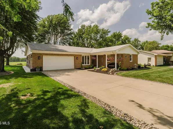 221 Vickie Ln, Fostoria, OH 44830