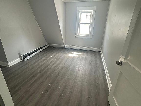 4th image of 38 Headley Ter #3