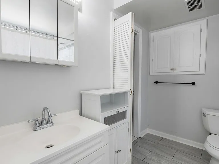 958 N Wolcott Ave #1R — Photo 7