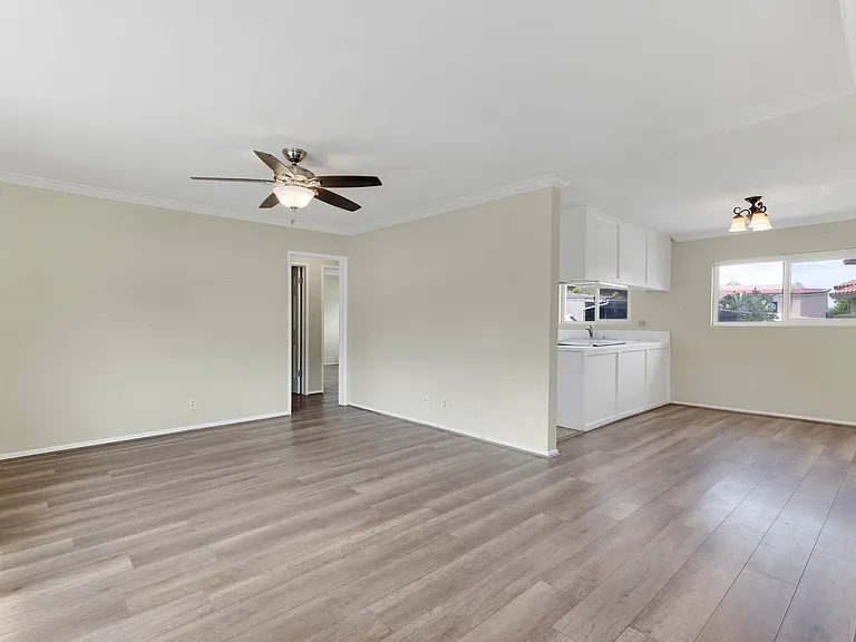 1690 E Hillcrest Dr — Photo 15
