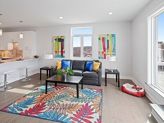 5th image of 2 Cliveden St Unit 601E