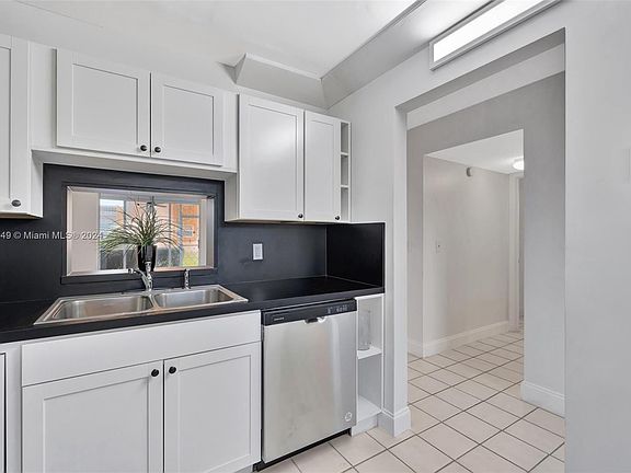 4th image of 202 SE 10th St APT 106