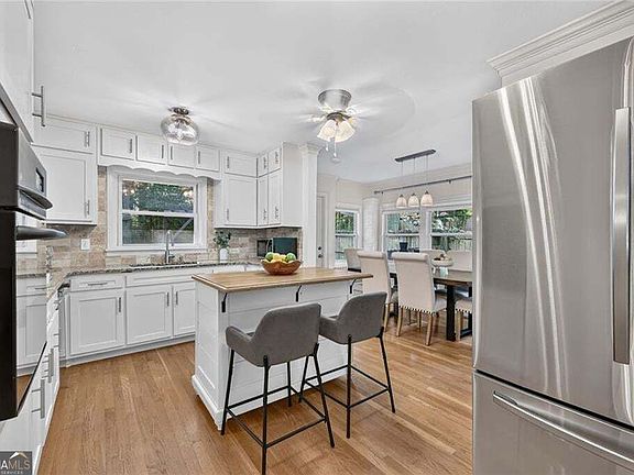 4th image of 3659 Admiral Dr