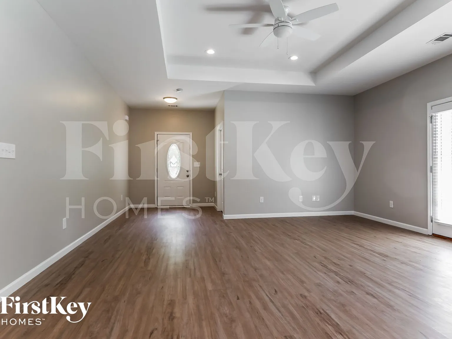 3 bed, 2.0 bath, 1465 sqft, $2,210 — Photo 2