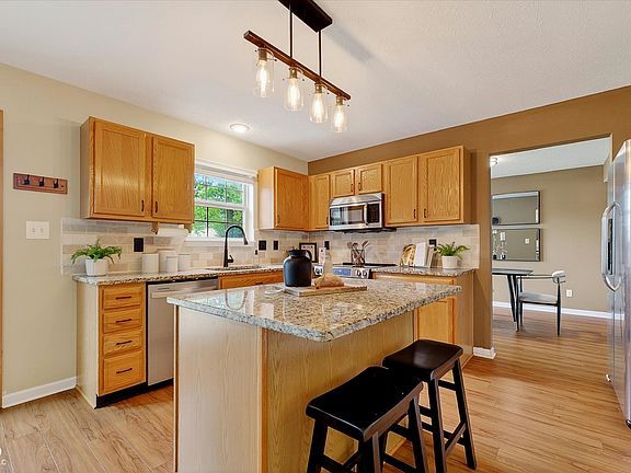 5th image of 11711 Sand Creek Blvd
